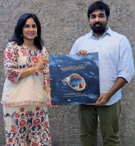 “மக்கள் செல்வன்” விஜய் சேதுபதி வெளியிட்டார்: பிரபல பாடகி சாருலதா மணி இசை அமைத்து எழுதிய புதிய பாடல் “தென்றலில்”