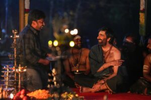 “இதுவரை நீங்கள் பார்த்திராத ரவி தேஜாவை இதில் பார்க்கலாம்”… ‘இருமுடி கட்டு’ படத்தில் நம்பிக்கை, மனித உணர்வுகள் மற்றும் மனமாற்றத்தை மையமாகக் கொண்ட கதையைப் பற்றி இயக்குநர் சிவா நிர்வாணா!